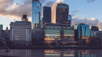 UK Govt-Backed Report Urges Firms to Execute Tokenization Strategies