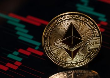 Ethereum’s Price Teetering: Analyst Forecasts Surge Past $2,000 On One Condition