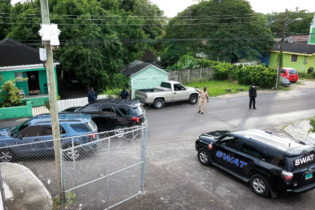 民众向左，政府向右：错信FTX的加密天堂，如何自救？