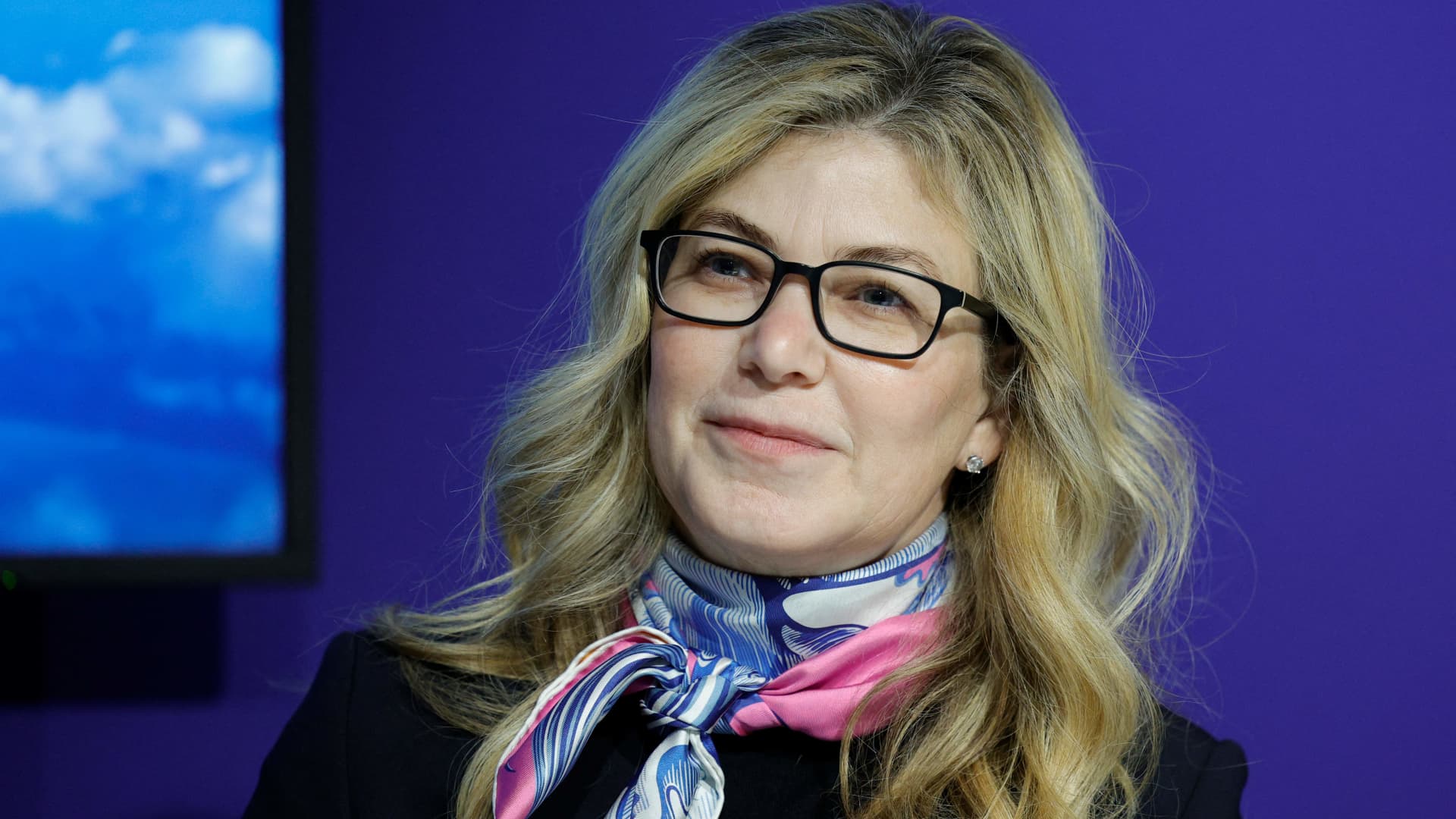 波音公司首席执行官表示，波音公司对客户感到失望，但正在走向“转型变革”