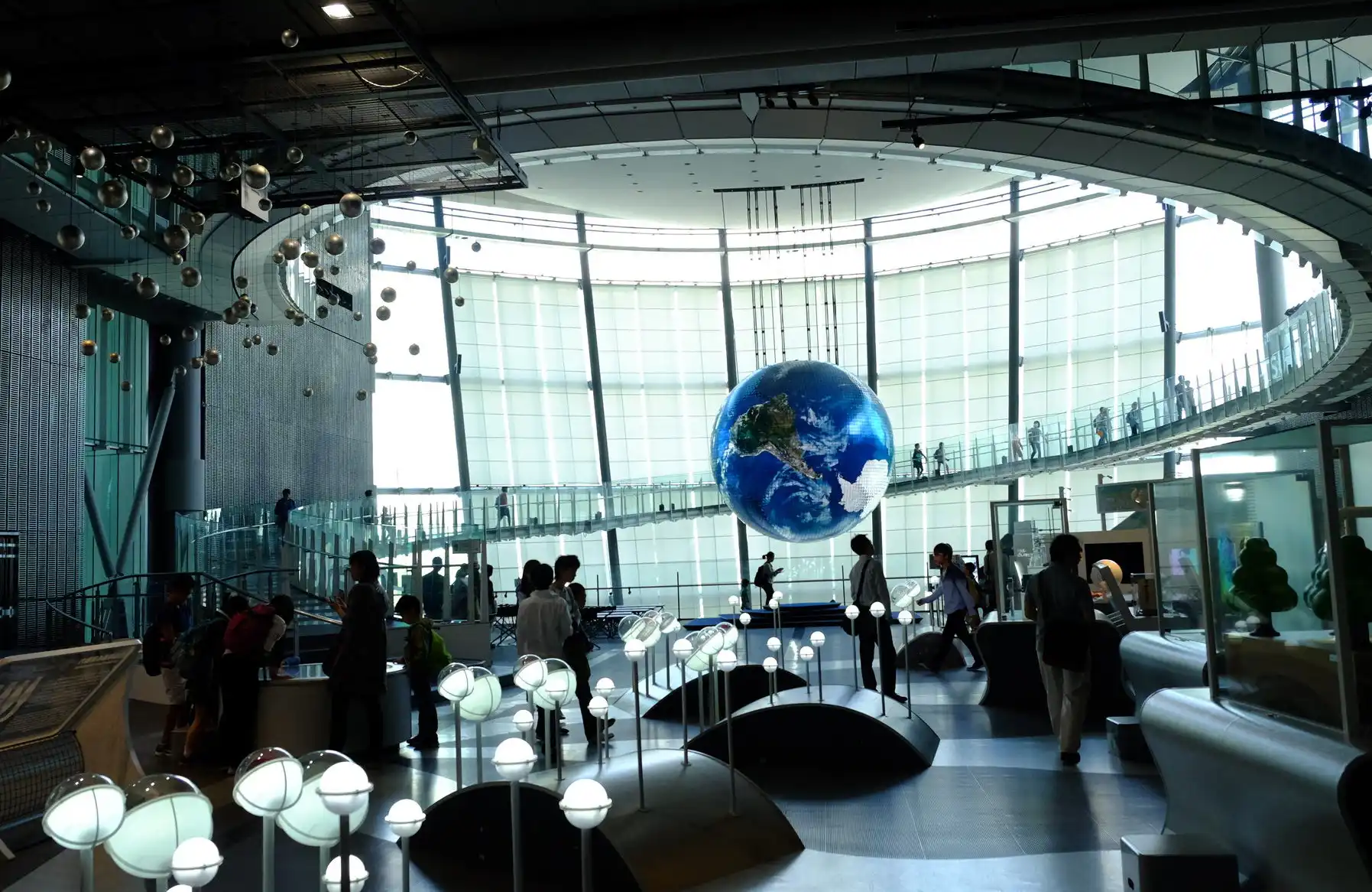 Vitalik新作：科技与人文——迪拜与东京未来博物馆的双重视角