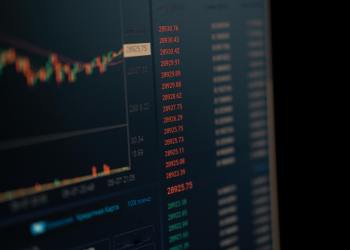 Crypto And Stocks Moving Together? Coinbase Research Unveils High Correlation