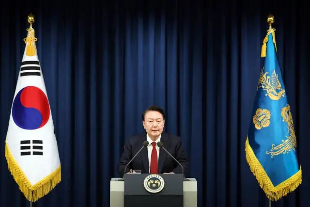 全国戒严、军队出动、议会倒戈、民众上街......韩国一夜变天的 10 个关键问题