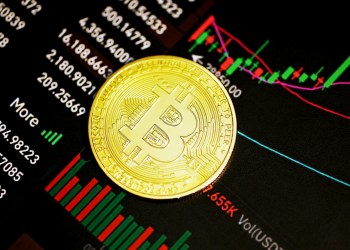 Bitcoin ETFs See End-of-Year Bleeding With $387 Million Weekly Outflows