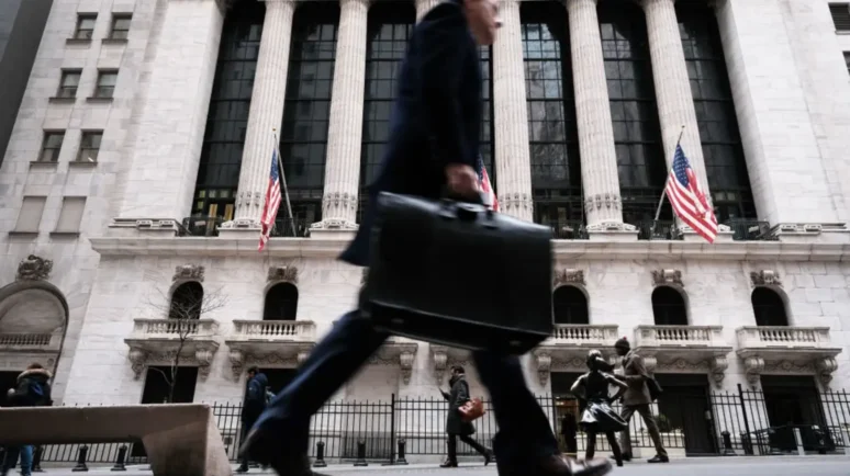US Bitcoin Dominance Hits New High Fueled by Wall Street and ETFs