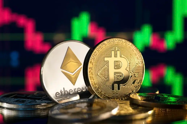ETH 单日涨超 8%，BTC 再登 11 万！巨鲸爆仓竟成行情转折点？