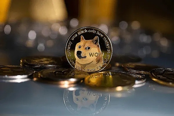 狗狗币触底反弹信号  分析师预测DOGE将突破0.4美元  RSI隐藏背离暗示大涨在即