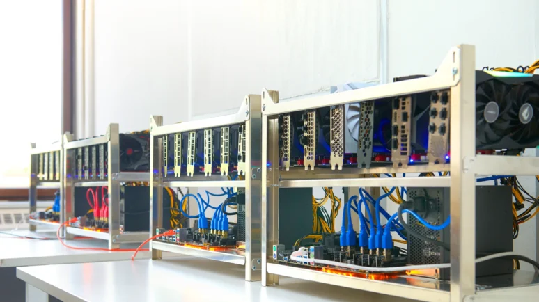 Bitcoin Mining Giants Relocate Production to US Over Tariff Fears