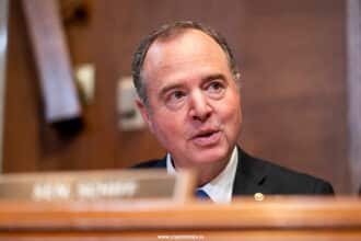 Sen. Schiff Unveils Bill to Ban Politicians from Crypto Ventures