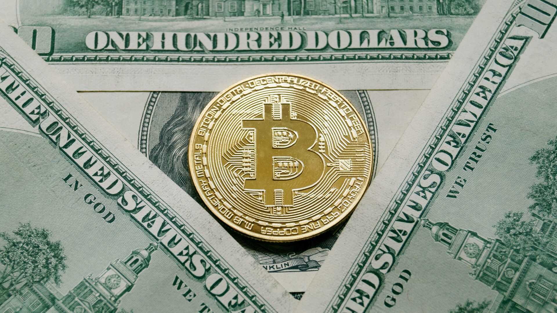 彭博首席财经作家：当每个公司都想要比特币小金库