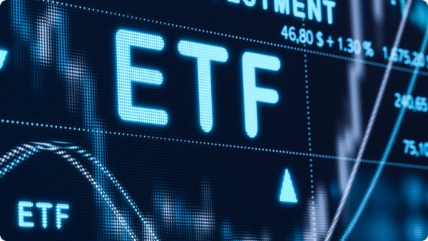 加密 ETF 最新「战况」：12 家机构豪掷 158 亿美元，贝莱德吸金超九成，多家 ETF 掉队