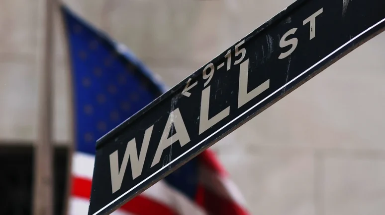 Vitalik Buterin Backs Firms Adding ETH to Balance Sheets, Cautions on Overleverage