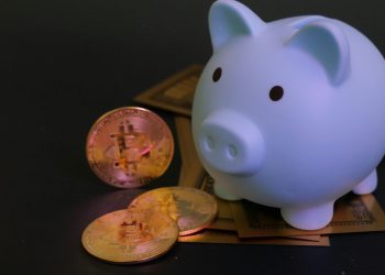 Crypto Can Coexist With Banks, Federal Reserve Governor Says