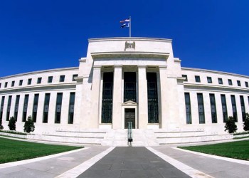 Analysts Sound The Alarm: Fed Rate Cut Hopes May Backfire On Crypto