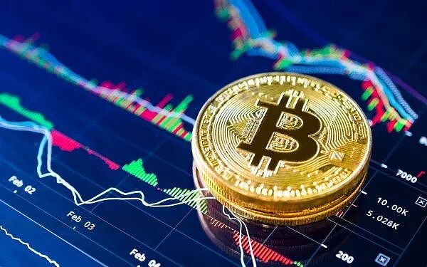 BTC爆仓潮未平 ETH横盘待破局 PEPE酝酿200%反弹 0G狂飙、HEMI跳水、牛市是割肉还是机会