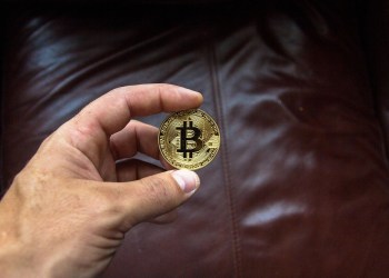 Bitcoin Short-Term Holders Take The Hit As Realized Price Dips Below Cost Basis