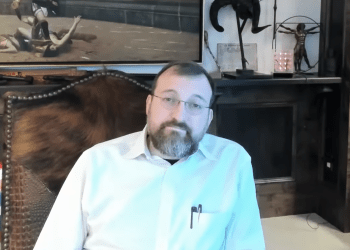 Hoskinson Urges Cardano Unity Ahead Of Pivotal 2026 Roadmap