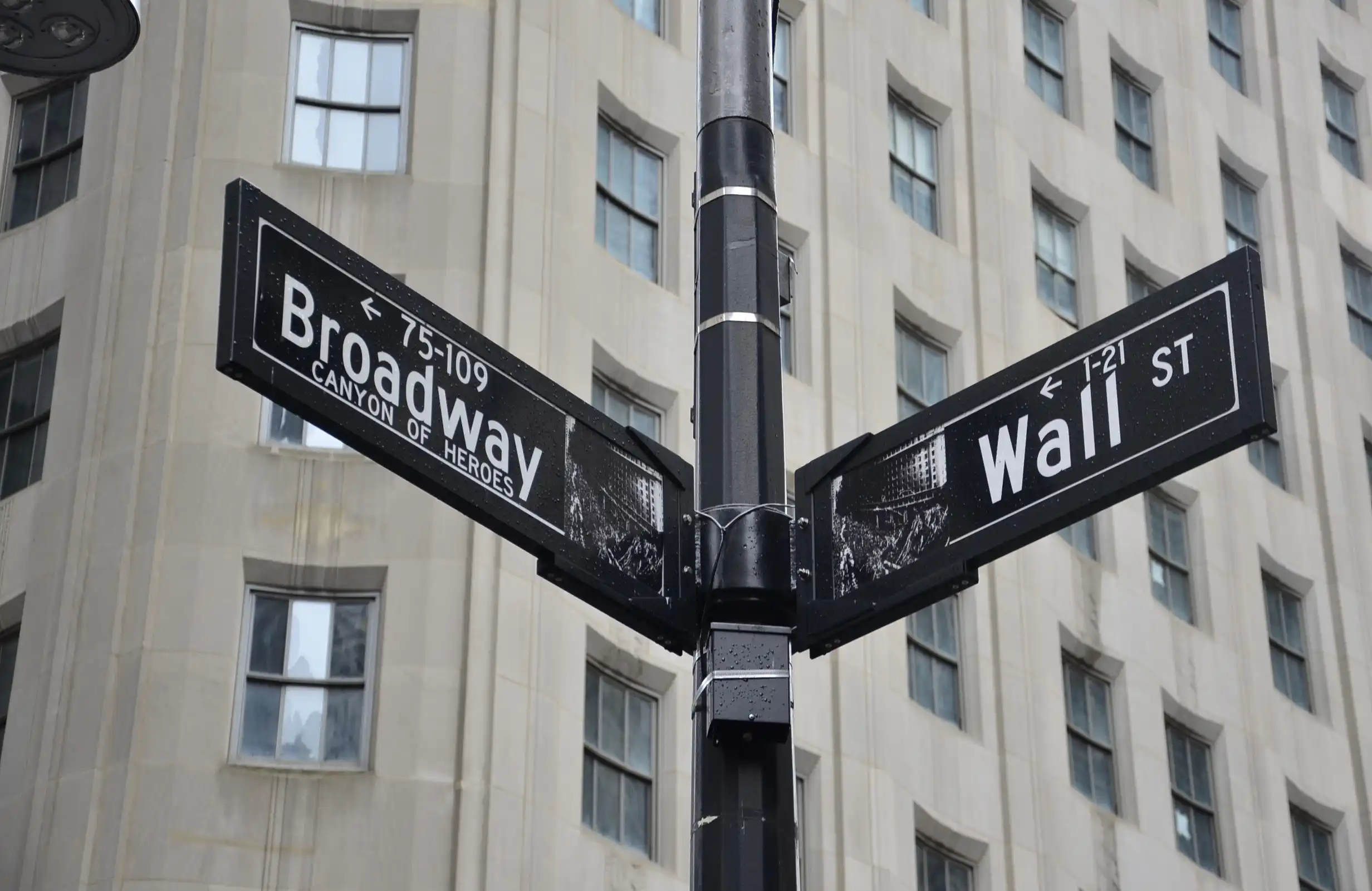 Q3财报季，11家华尔街金融巨头分歧加剧：有人清仓有人加码