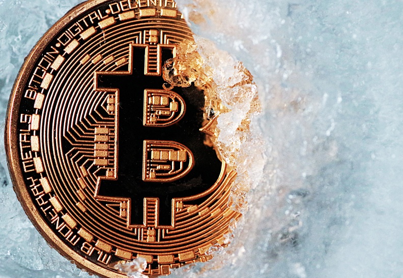 比特币暴跌拖累，全球最大现货比特币ETF单日赎回创纪录，11月净流出近20亿美元