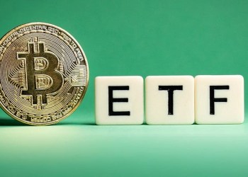 Bitcoin ETFs Weekly Net Outflows Cross $1 Billion Amid $100,000 Price Retest