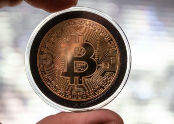 Is Saylor’s Bitcoin Strategy A ‘Fraud’? Schiff Wants A Live Debate To Prove It - bitcoinist