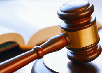 Arnaque au Représentant de Coinbase : Le Procureur de Brooklyn Inculpe un Homme dans une Affaire de Fraude de 16 Millions de Dollars – Détails