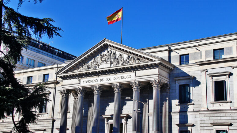 Las Leyes de Cripto de España 2026: Licencias MiCA, Rastreo DAC8 – ¿Fin del Comercio Anónimo?