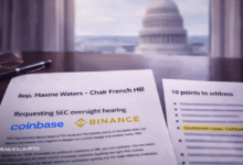 La Représentante Waters Demande une Audience de la SEC sur le Changement de Politique Cryptographique