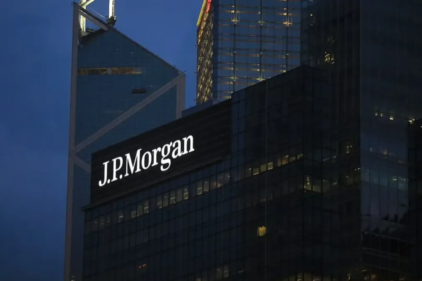 从守门人到掘墓人：摩根大通押注实物贵金属，做空美元信用