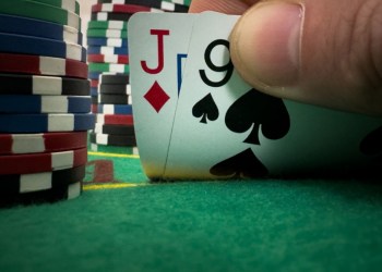 Cory Iring's Christmas Experiment: $30,000 for Subscribers and High-Stakes Play with No Risk