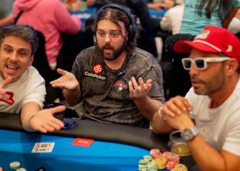 James Caputo Mucks His Hand by Mistake in the WSOP Paradise Super Main Event