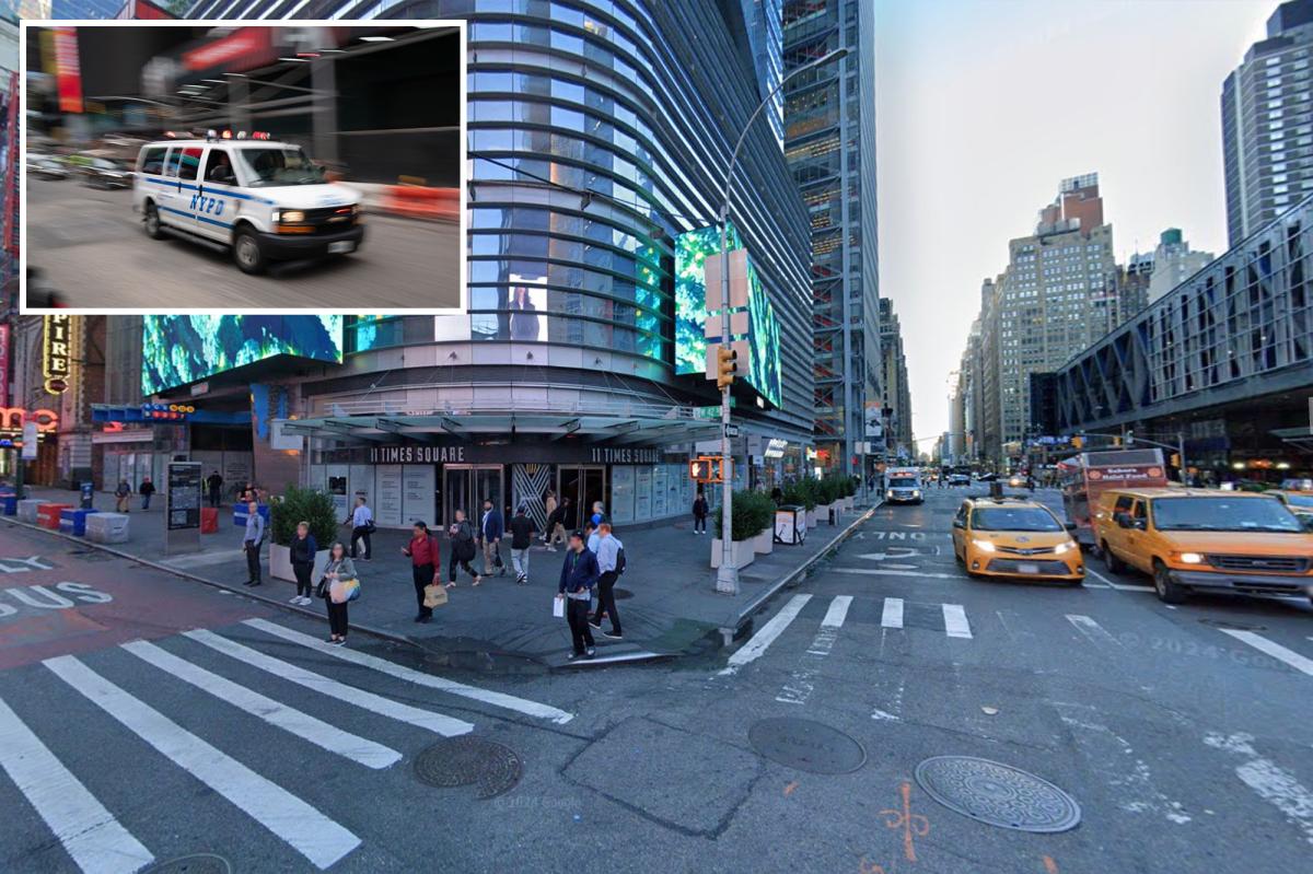 Winter coat saves NYC tourist from serious stab injury in wild Times Square attack