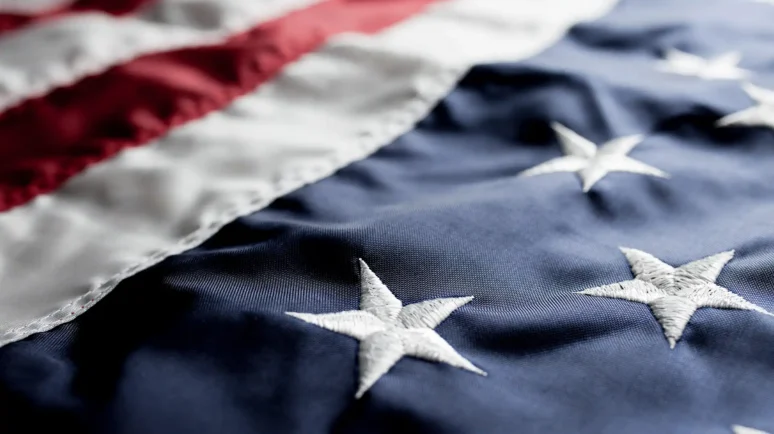 Fairshake Construit un Fonds de 193 Millions de Dollars pour les Midterms alors que la Machine Électorale de la Crypto Redémarre