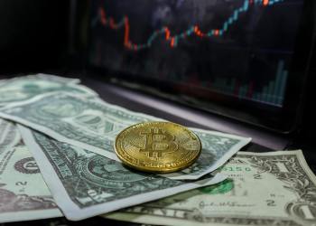 Proyecto de Ley sobre Criptomonedas Recibe Impulso con Medida de Senador Estadounidense sobre Tarifas de Tarjetas