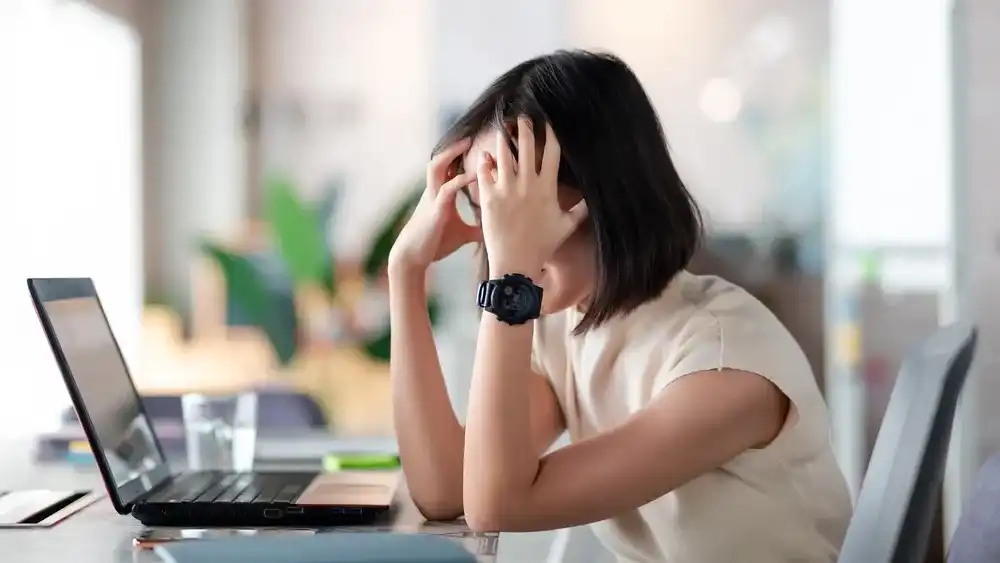 为什么越用AI，越觉得自己不值钱了？