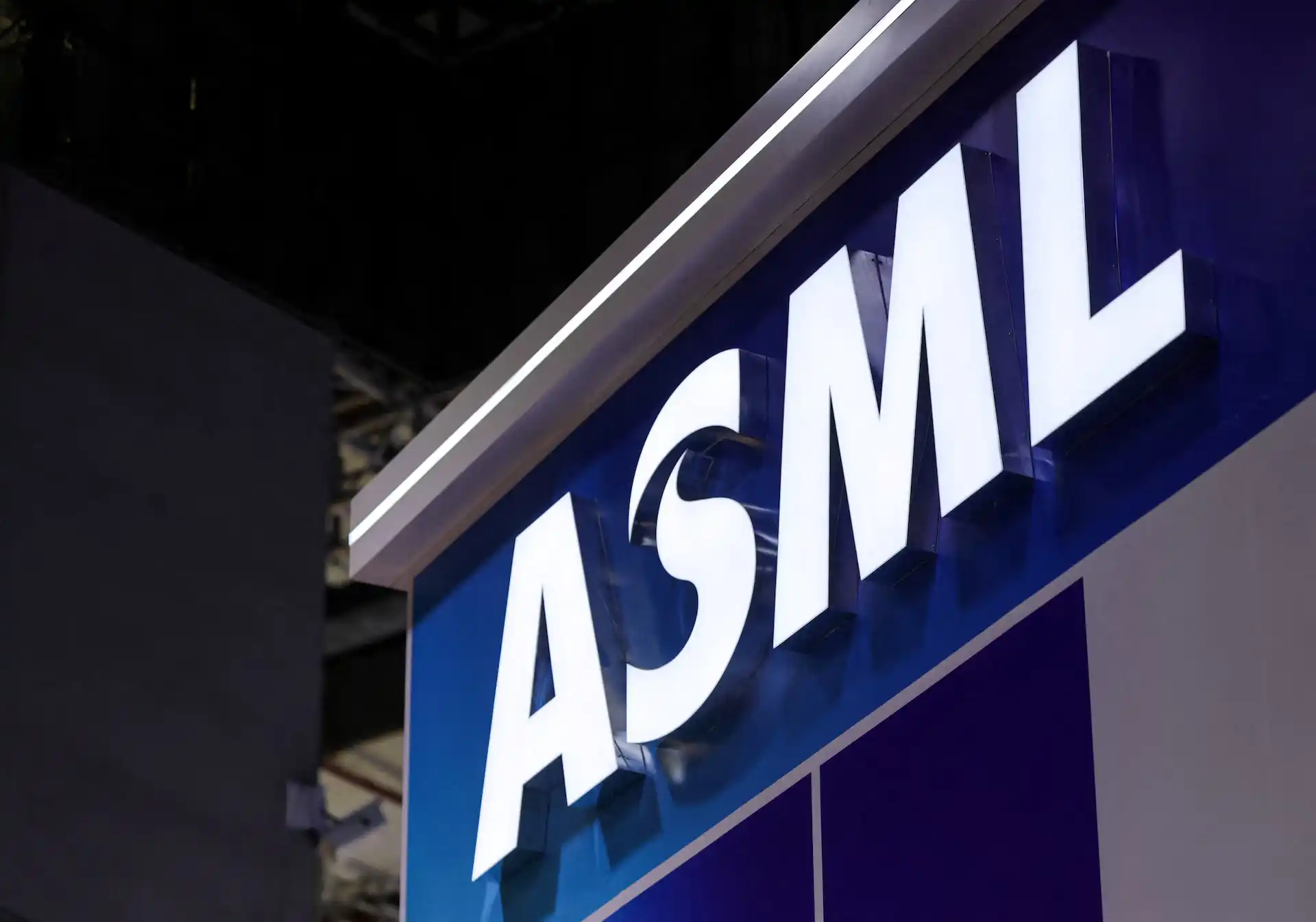 Interpretasi Laporan Keuangan ASML: Pesta Pesanan yang Gila, Siklus Super Tiba