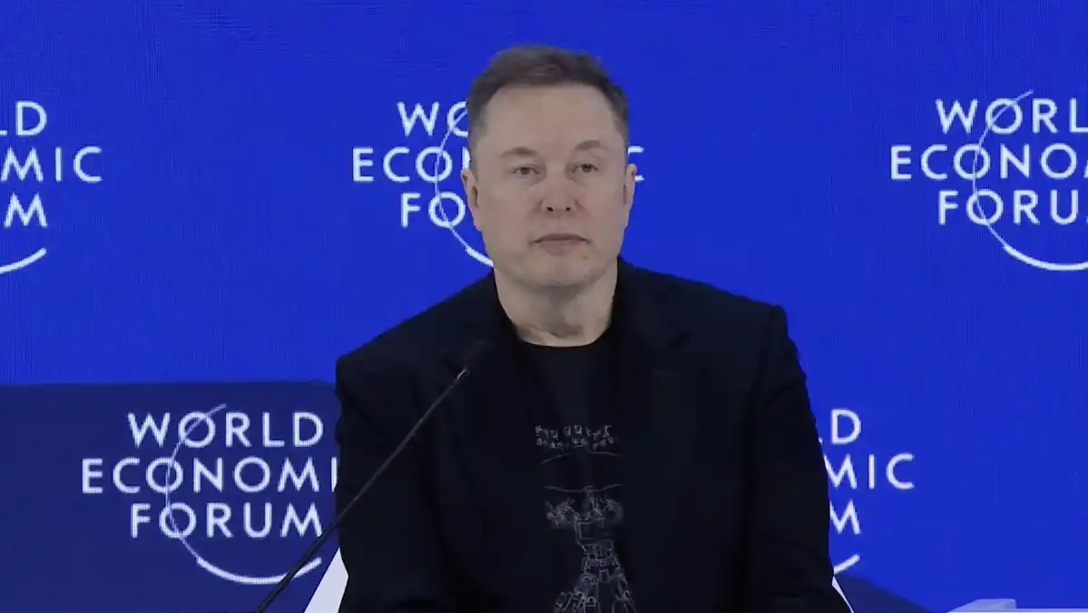 Predicción de Musk en Davos: El robot Optimus saldrá a la venta pronto, y la IA superará la inteligencia humana a finales de año