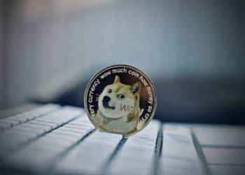 Dogecoin Prêt à Percer : Un Analyste Révèle un Objectif Majeur pour le Roi des Meme Coins