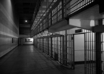 El Cerebro del Hackeo a Bitfinex Liberado Anticipadamente de Prisión, Atribuye a Ley de Trump de 2018 – Detalles