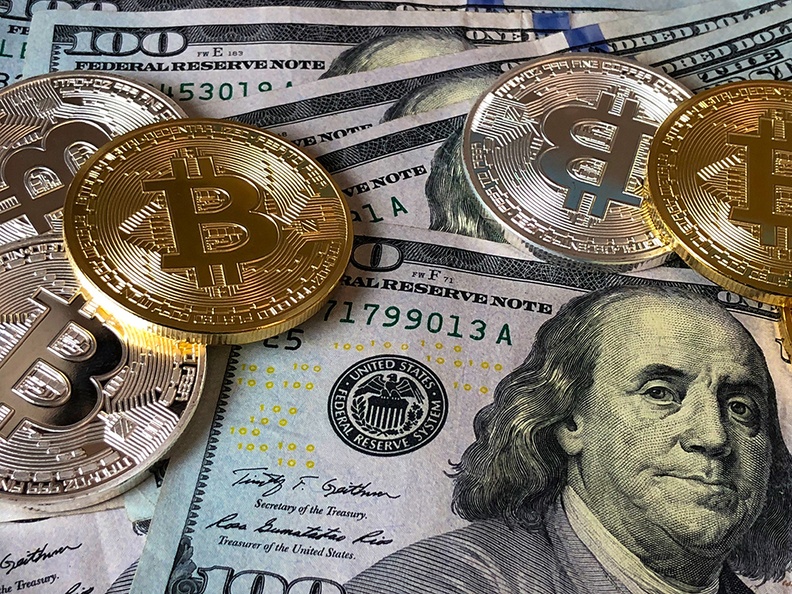 Tembus Batas Psikologis 70.000 Dolar AS! Bitcoin Jatuh ke Level Terendah Sejak Kemenangan Trump, Pasar Dilanda 'Krisis Kepercayaan'!