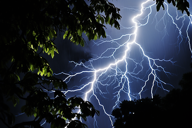 La venta masiva de acciones tecnológicas se frena temporalmente, los futuros del Nasdaq suben un 0,1%, el índice VIX se dispara un 7%, la plata se desploma otro 10% y el Bitcoin pierde los 70.000 dólares