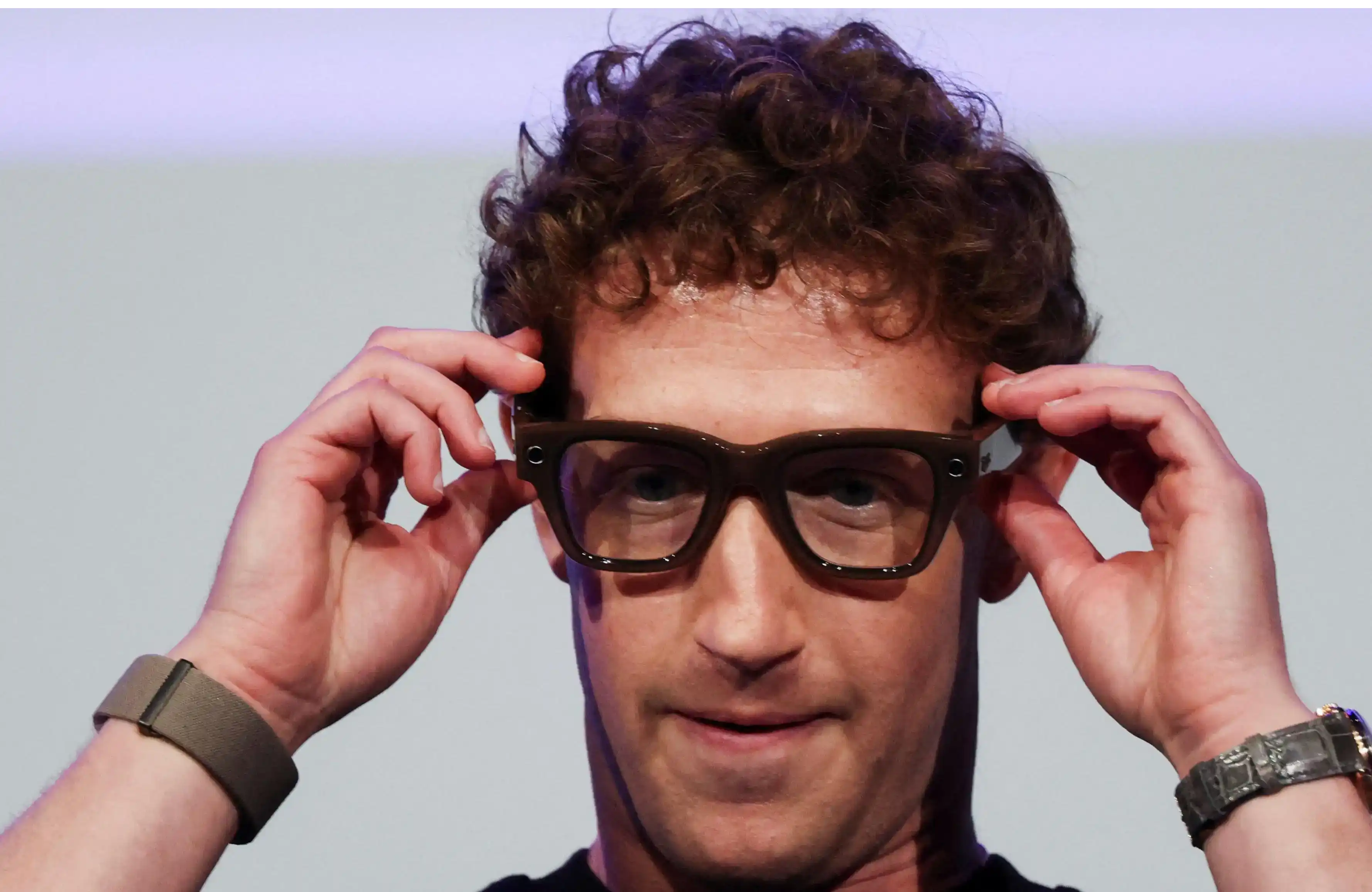 Illustrating Meta's Layoffs: Firing 700 Employees on the Same Day, Offering Executives a $9 Trillion Bet-Based Incentive