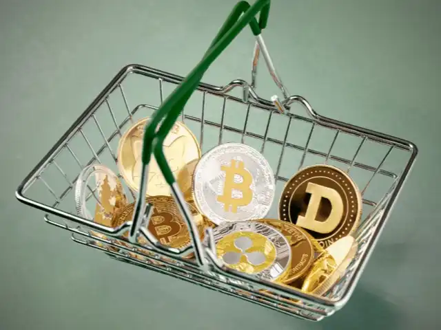 Valuation Collapse and Revenue Divergence: Reassessing the True Logic of Crypto Assets