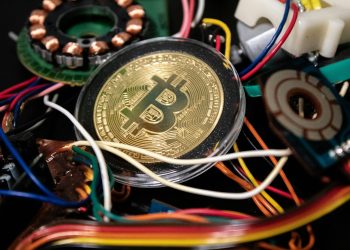 Bitcoin Sobrevive a 68 Fallos de Cable con un Impacto en el Precio Casi Nulo, Según un Estudio