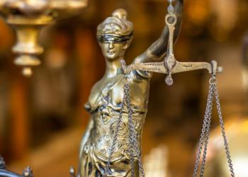 Un Sénateur Défend la Loi CLARITY Alors Que le Débat sur la Protection des Développeurs S'intensifie