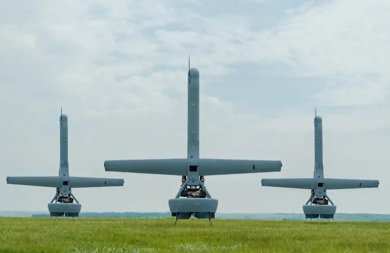 Une valorisation multipliée par 140 % en un an : qui signe les chèques pour l'IA dans la défense ?