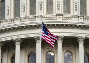 Le PDG de Coinbase Soutient la Poussée de la Loi CLARITY Après l'Appel du Secrétaire au Trésor pour une Action du Sénat