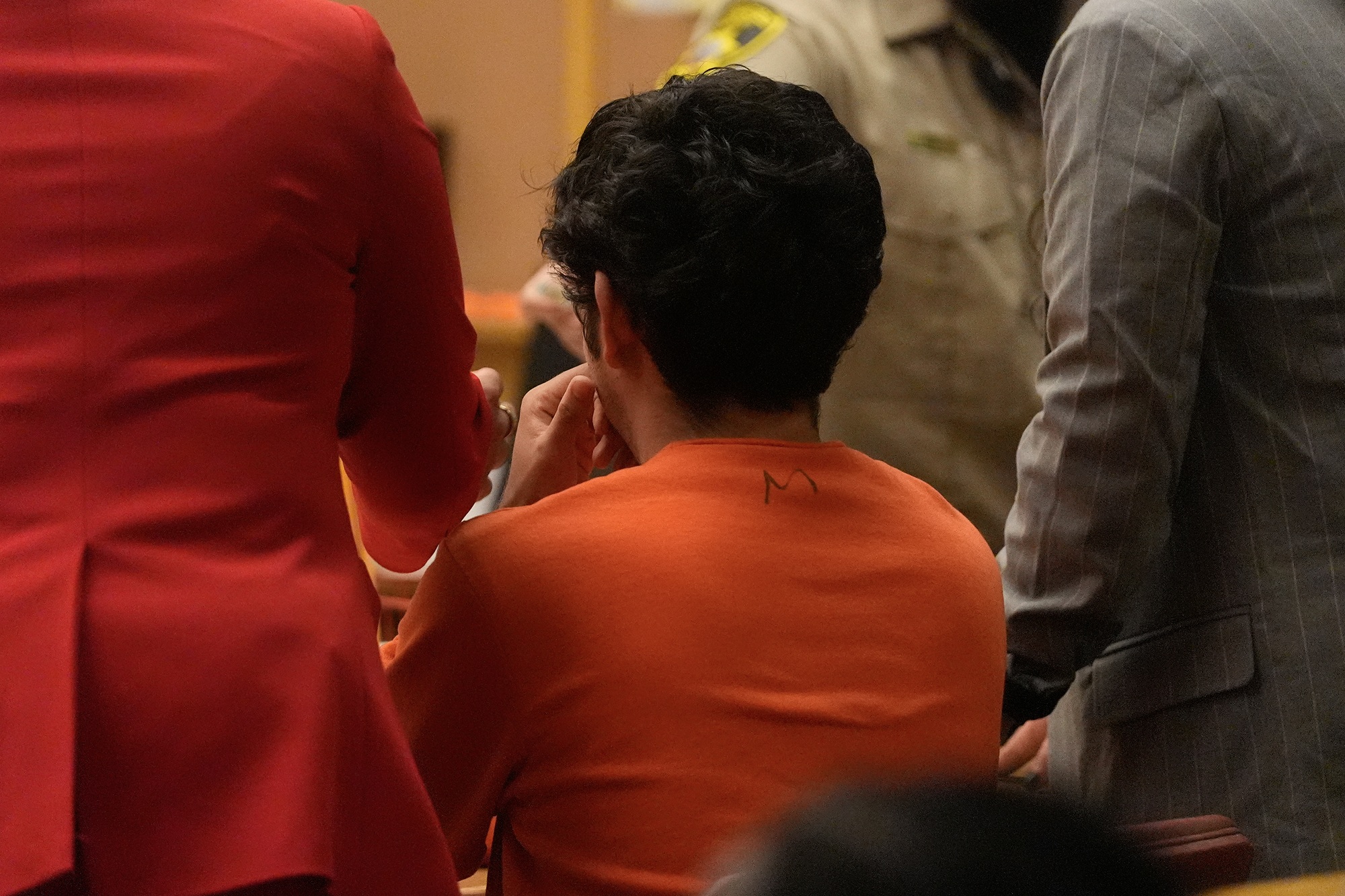 纵火袭击 Sam Altman 住所的男人，随身还携带着 AI 高管「暗杀名单」