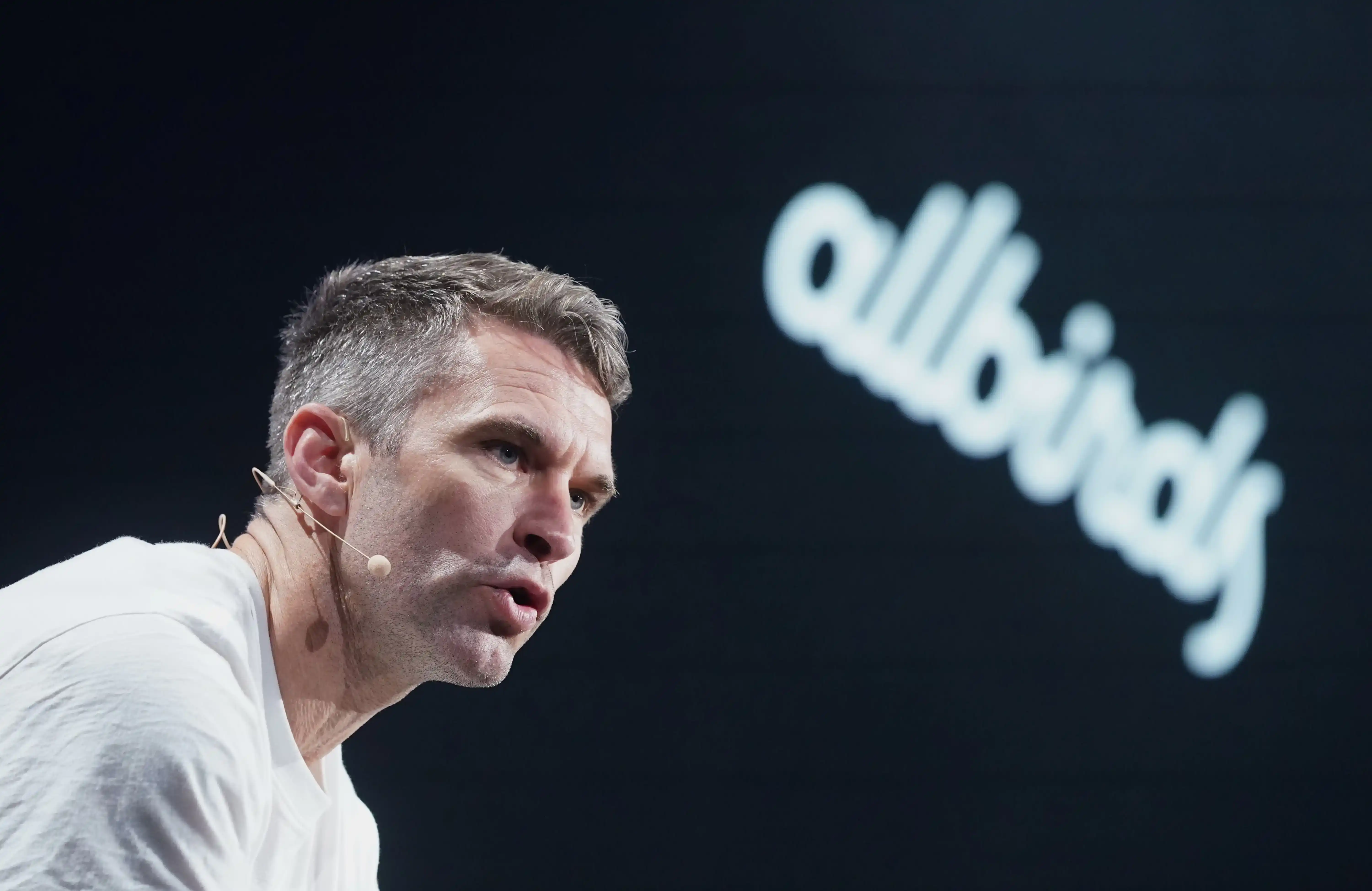 Dari "Sepatu Sakti Silicon Valley" hingga "Kekuatan Komputasi GPU": Absurditas dan Logika di Balik Pergantian Nama Allbirds Menjadi NewBird AI