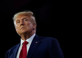 Las Letras Pequeñas del Evento de Trump Memecoin Dicen que Puede que No Asista — Senadores Quieren Respuestas